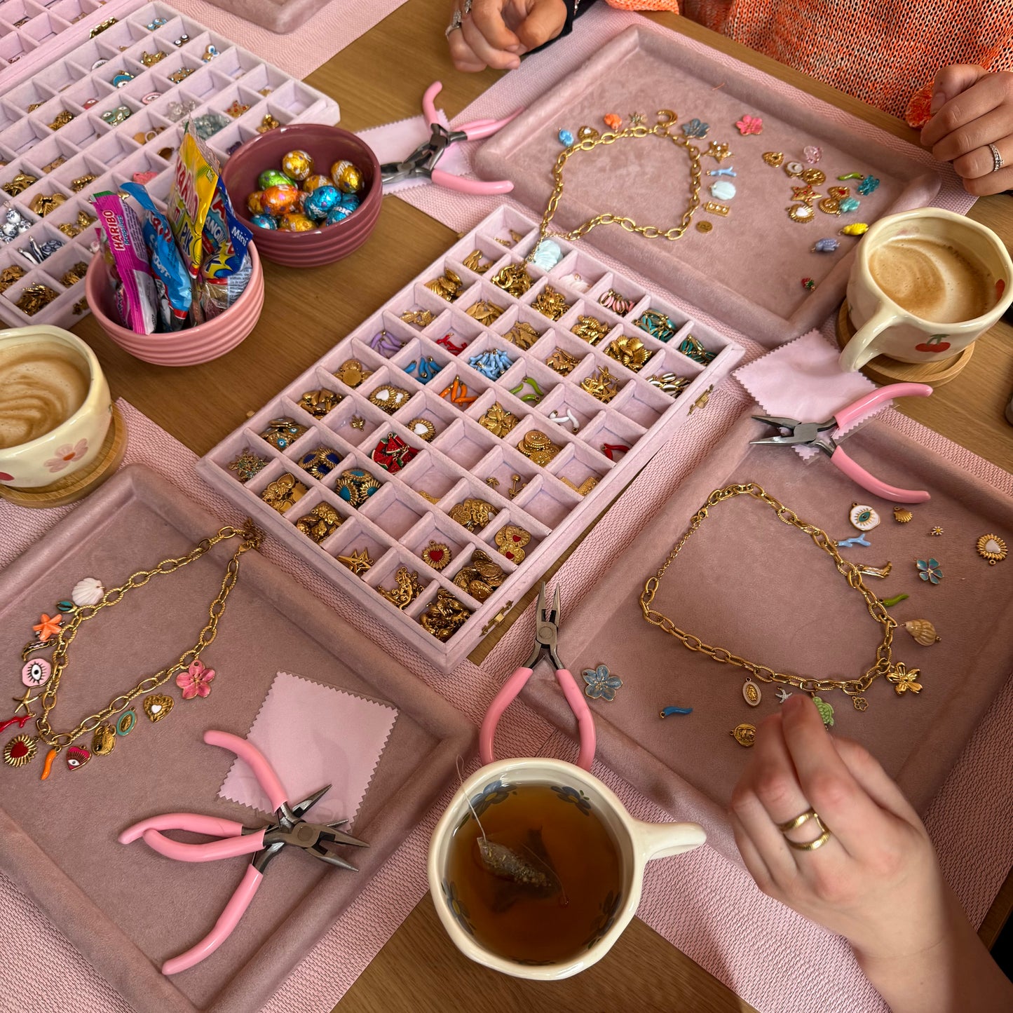 Ateliers créatifs - Colliers/bracelets charms